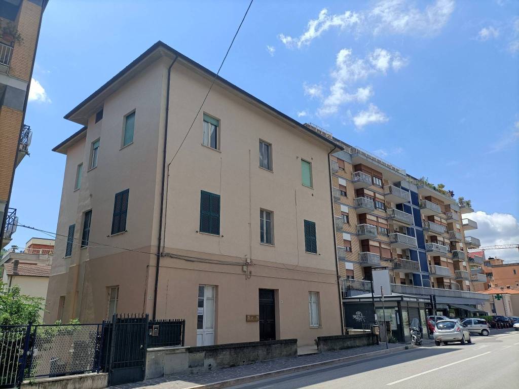 Appartamento a Teramo in Viale Francesco Crucioli - Foto 2