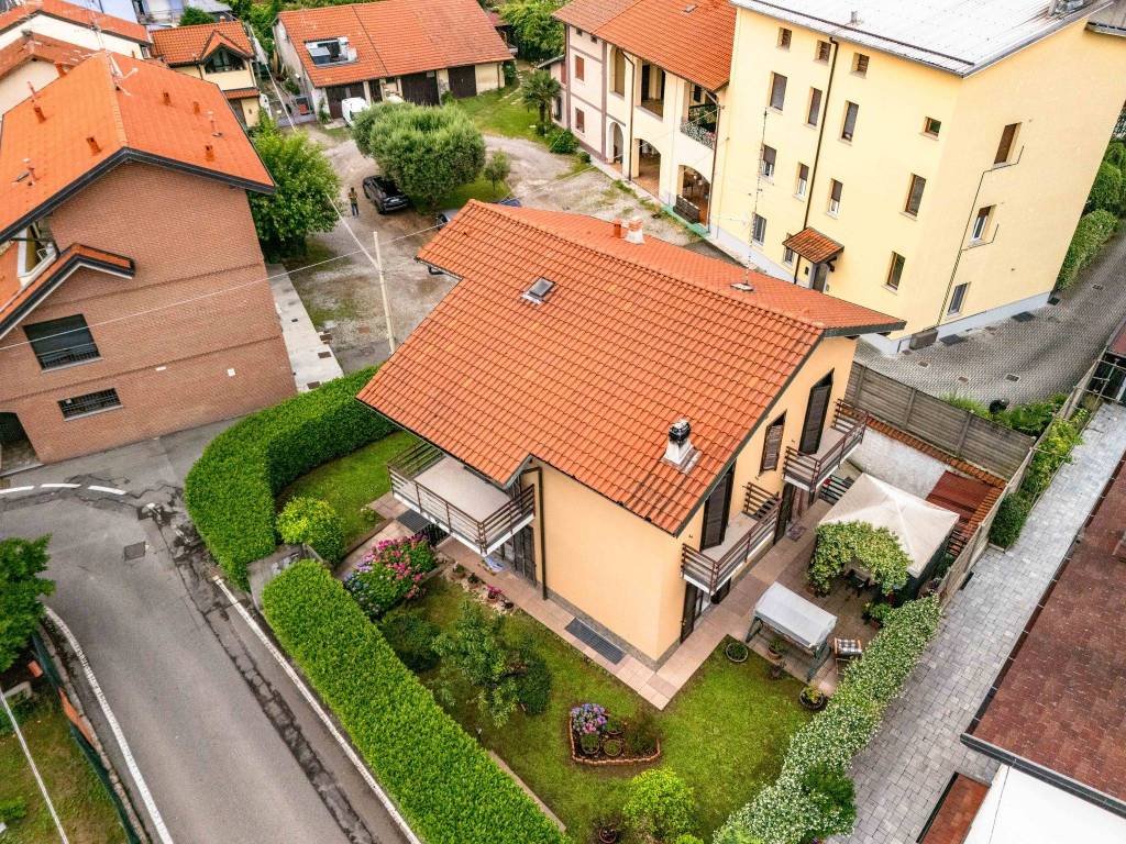 Appartamento a Caronno pertusella in Via Giuseppe Mazzini, 129 - Foto 2