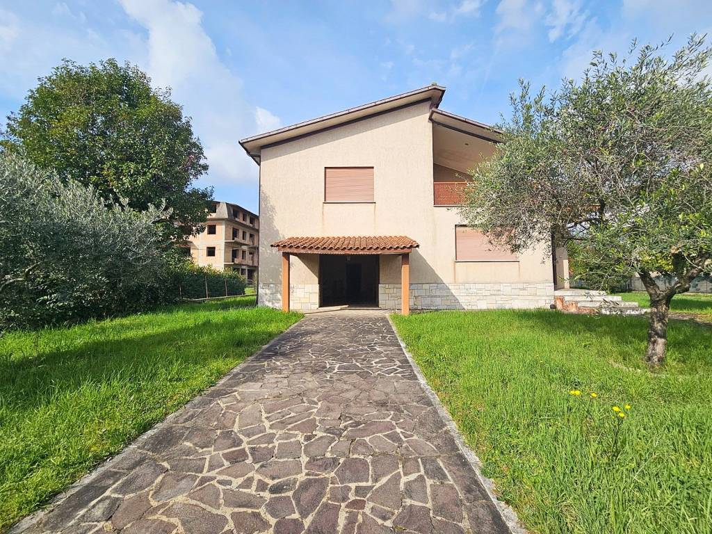 Villa a Frosinone in Via per Casamari - Foto 2