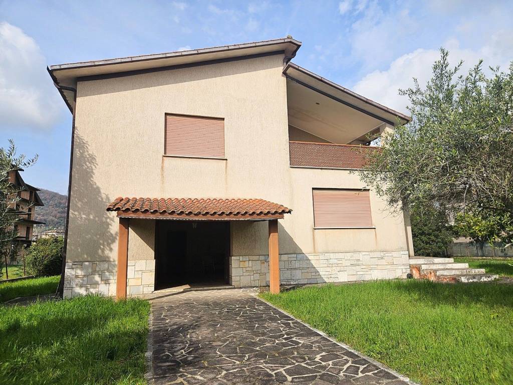 Villa a Frosinone in Via per Casamari - Foto 3