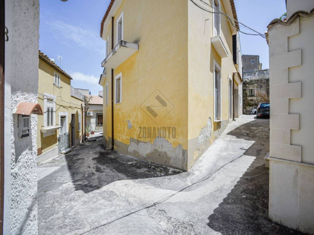 Casa indipendente a Noto in Vico Natoli e Perez, 5 - Foto 4