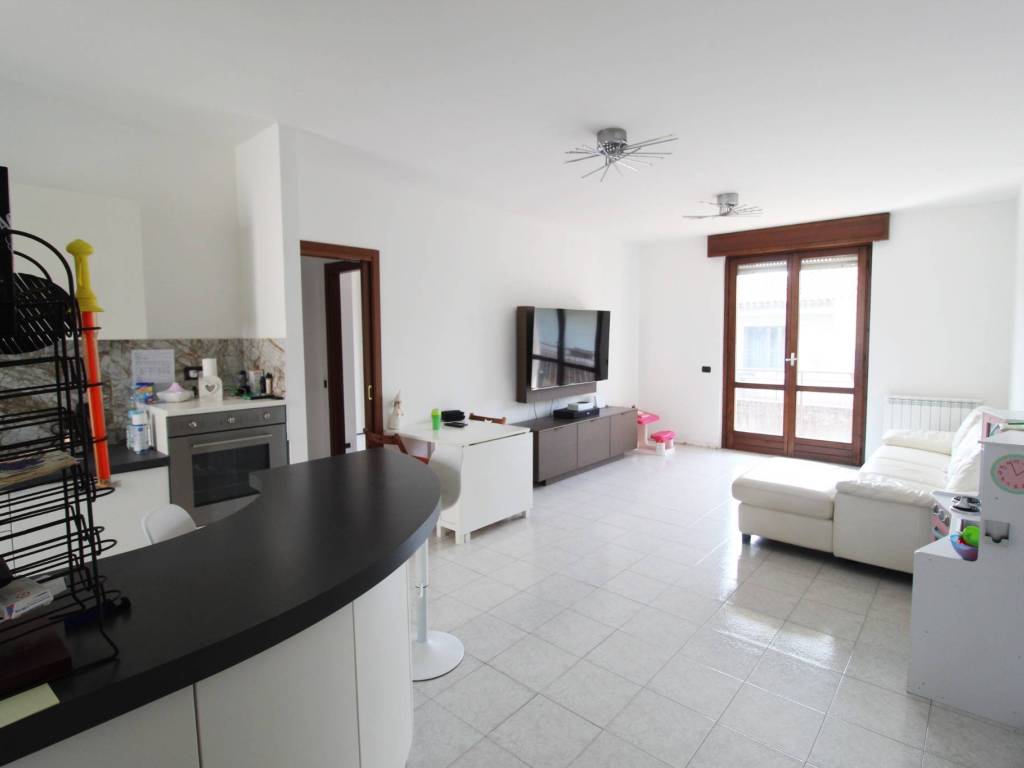 Appartamento a Gorla minore in Via Roma, 11 - Foto 2