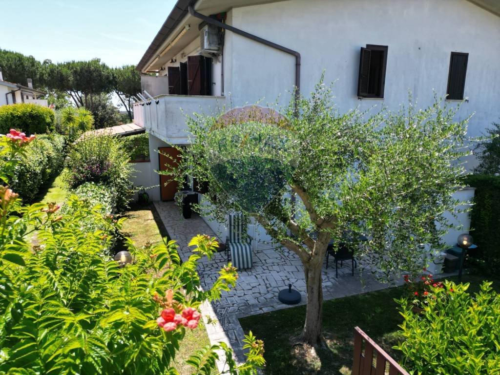 Villetta a schiera a Sabaudia in VIA DELLE FARNIE 103 - Foto 2