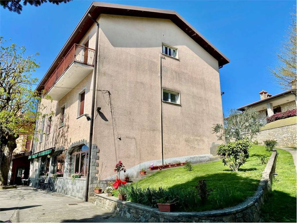 Appartamento a Colle brianza in Via Alessandro Manzoni, 11 - Foto 2
