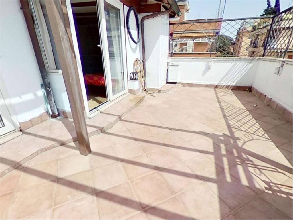 Attico / mansarda a Roma in Via Lamporecchio, 23 - Foto 4