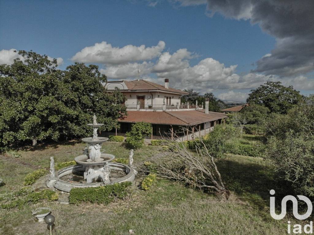 Villa a Aprilia in Via Pontina, 120 - Foto 2