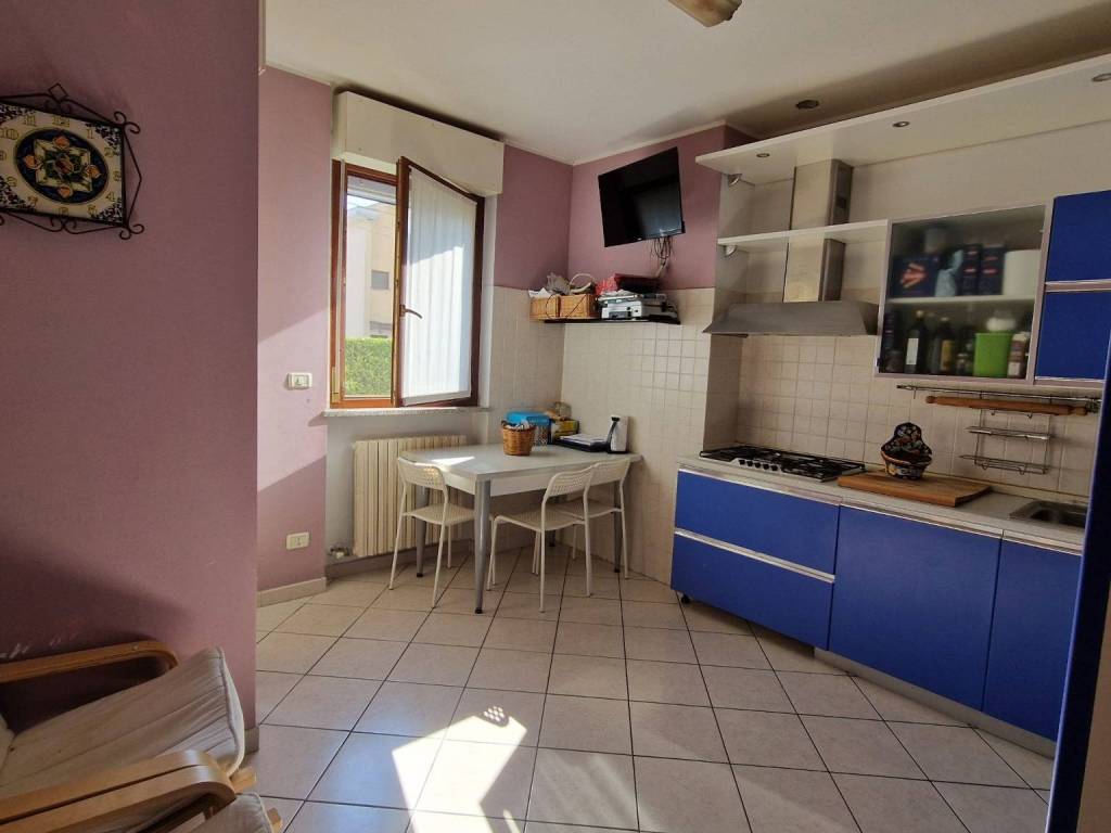 Appartamento a Arona in Via Mottarone - Foto 2