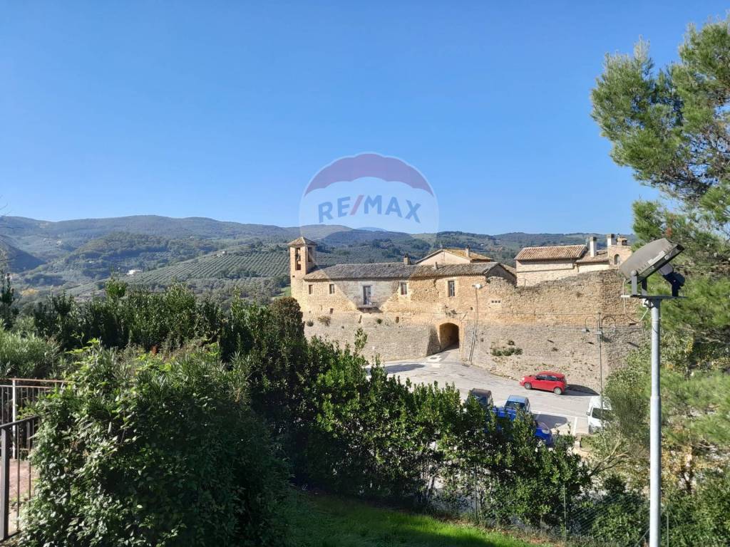 Appartamento a Bevagna in Piazza Del Castello - Foto 2