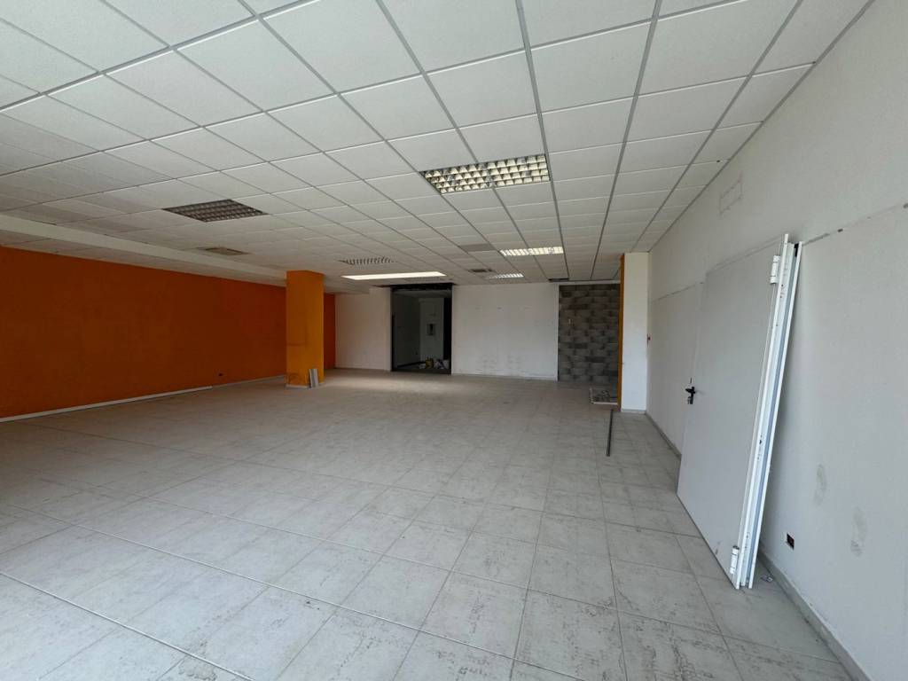 Appartamento a Terni in Uffici di varie metrature in Via Villesiepi - Foto 3