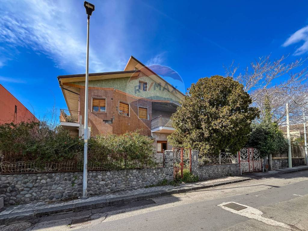 Villa a Nicolosi in via Fratelli Gemmellaro, 5 - Foto 1