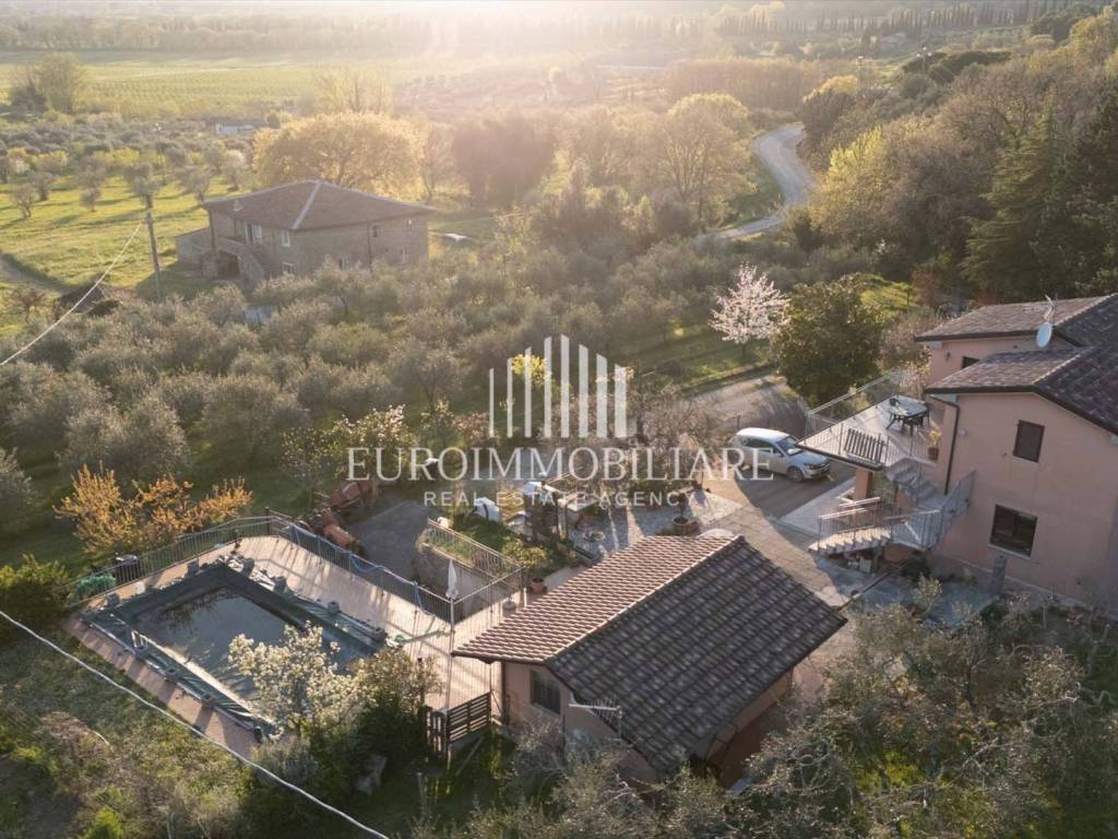 Villa a Passignano sul trasimeno in Via dei Garofani, 12 - Foto 2