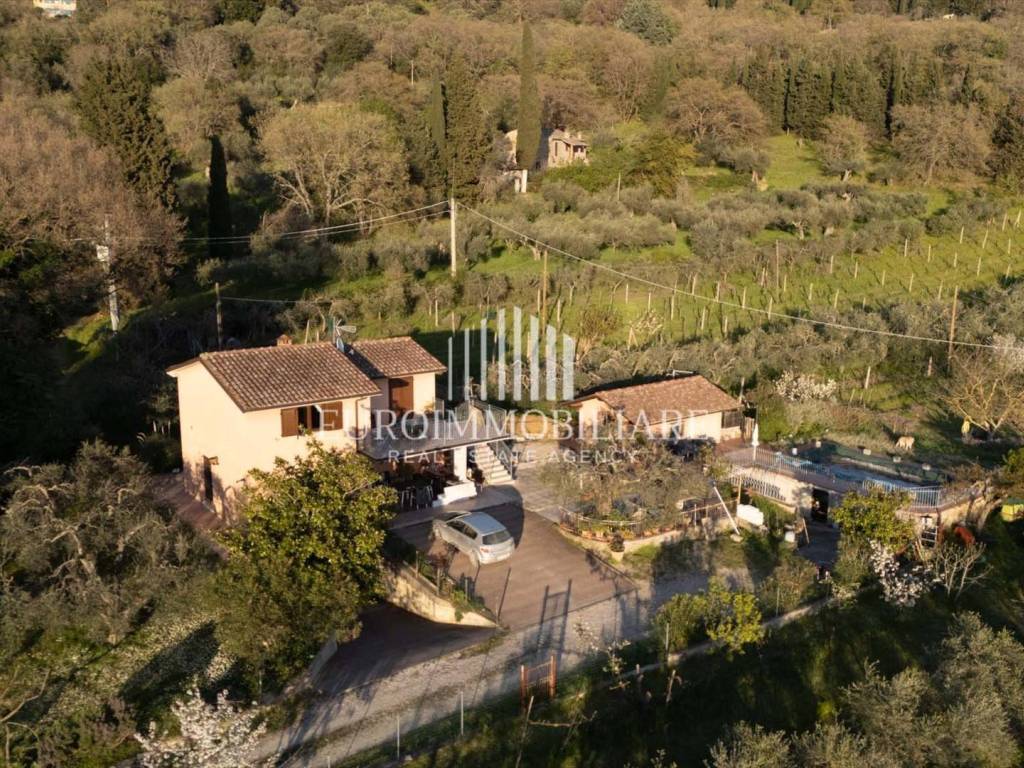 Villa a Passignano sul trasimeno in Via dei Garofani, 12 - Foto 3