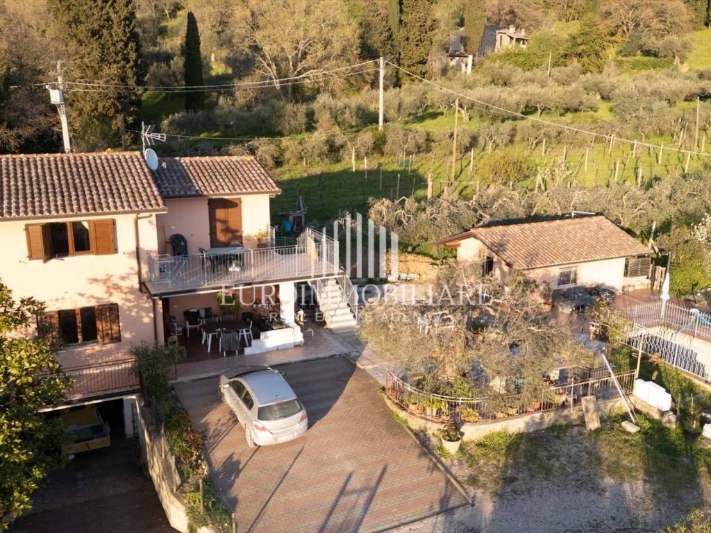 Villa a Passignano sul trasimeno in Via dei Garofani, 12 - Foto 5