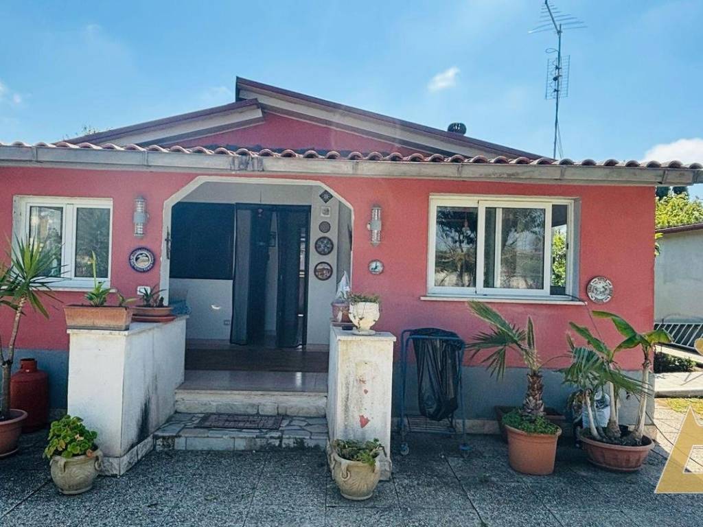 Villa a Aprilia in Via Duglia, 3 - Foto 3