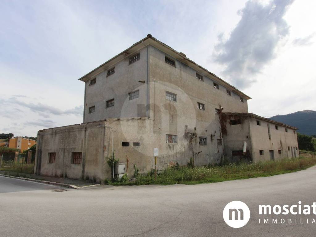 Palazzo / stabile a Matelica in Via del Crocefisso - Foto 2