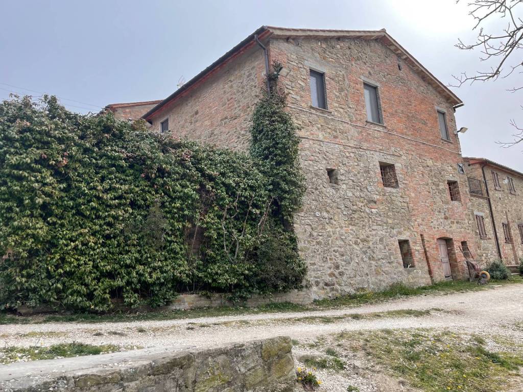 Rustico / casale a Passignano sul trasimeno in PASSIGNANO SUL TRASIMENO - Foto 2