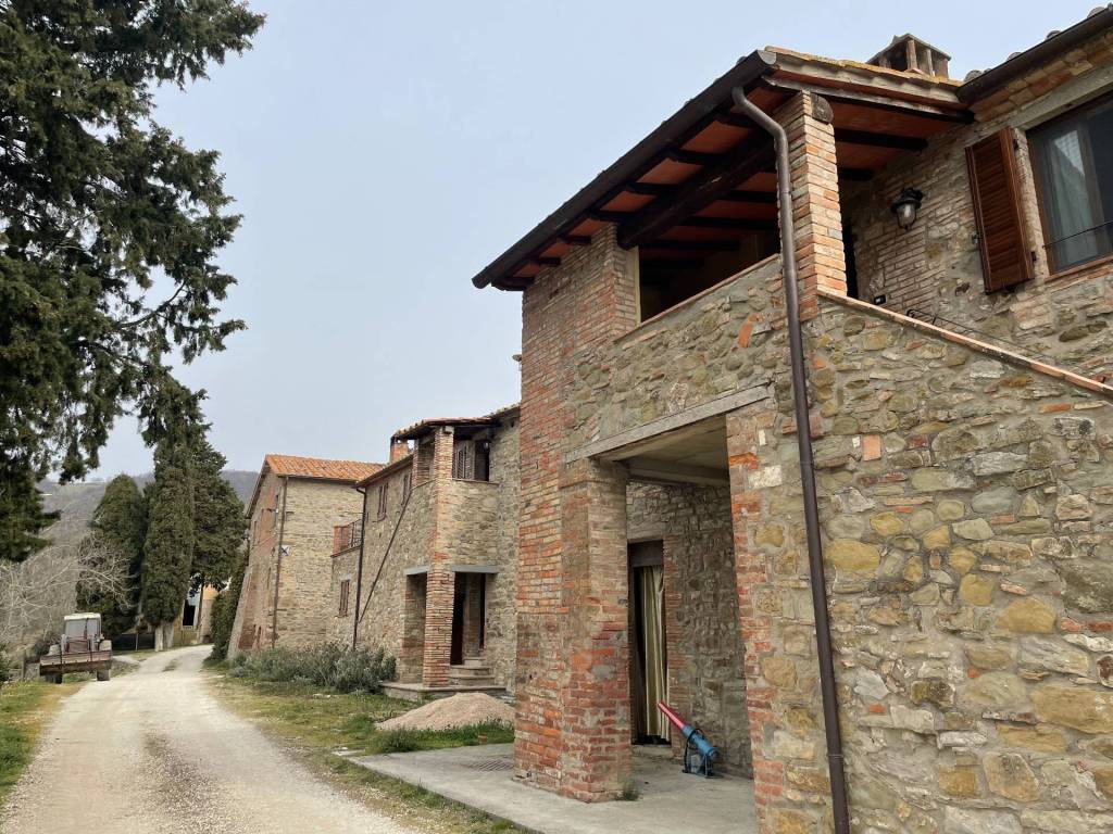 Rustico / casale a Passignano sul trasimeno in PASSIGNANO SUL TRASIMENO - Foto 4
