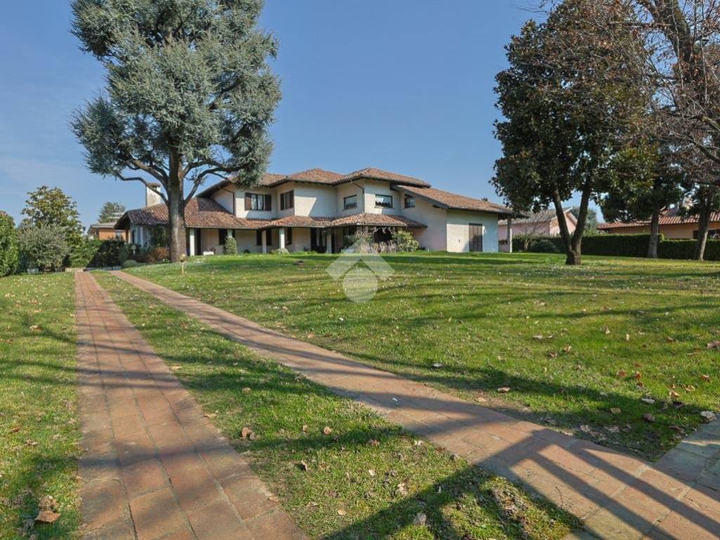 Villa a Caronno pertusella in Via Bernardino Luini, 383 - Foto 1