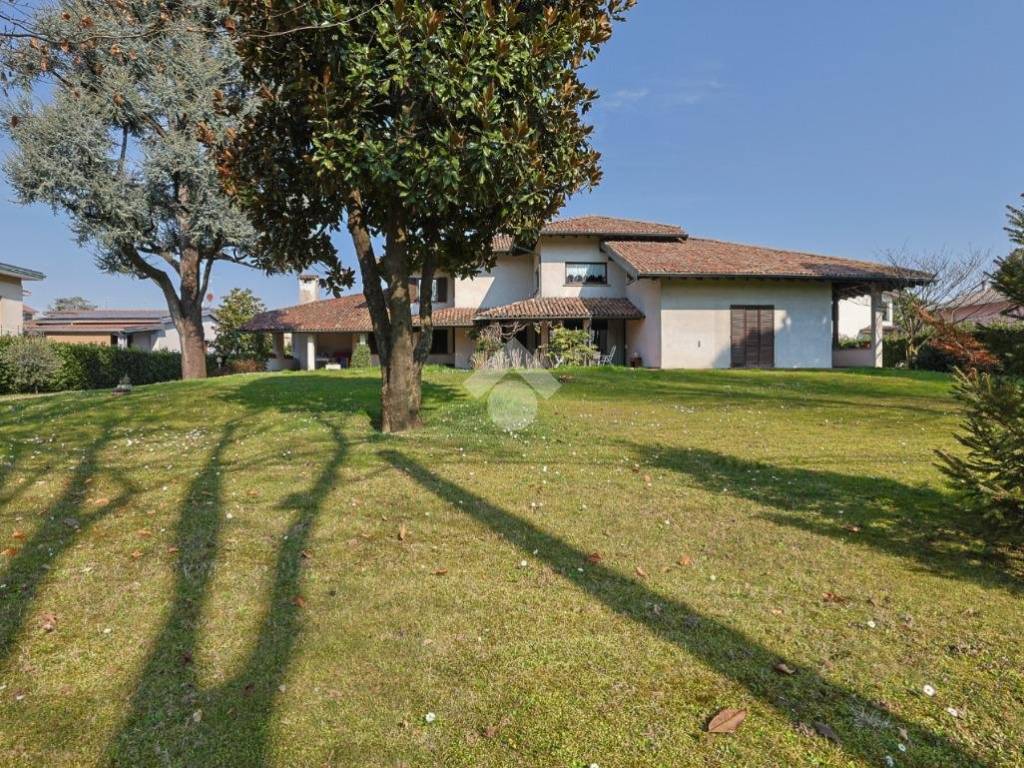 Villa a Caronno pertusella in Via Bernardino Luini, 383 - Foto 3