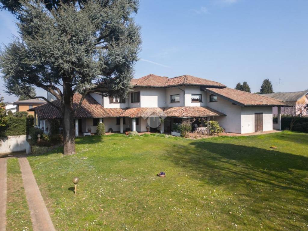 Villa a Caronno pertusella in Via Bernardino Luini, 383 - Foto 4