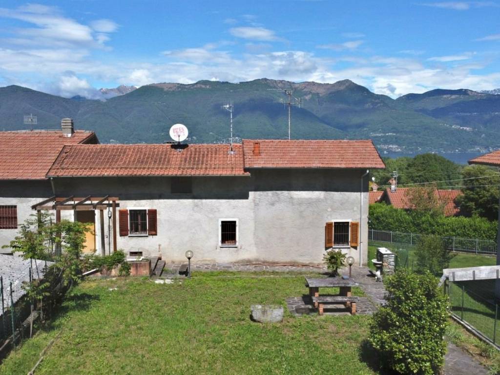 Villa a Porto valtravaglia in Via Della Madonna S.N.C. - Foto 5