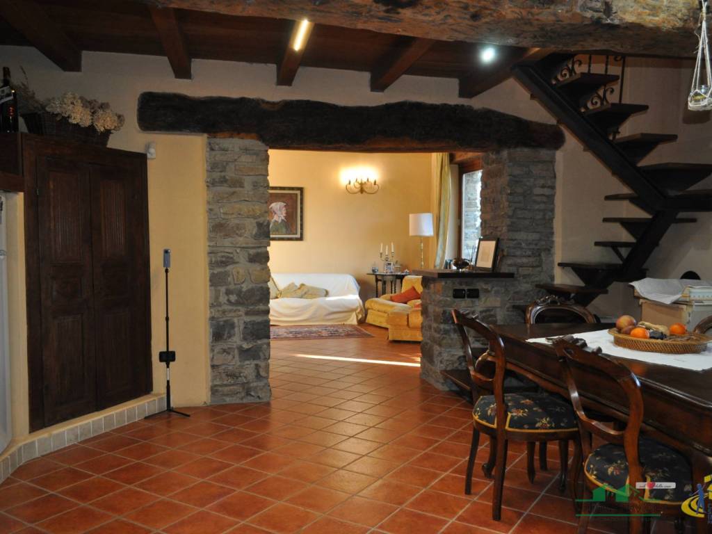 Casa indipendente a Valmozzola in Frazione Ossella - Foto 1