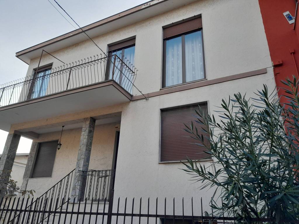 Villa a Novara in Strada Pinzi, 5 - Foto 2