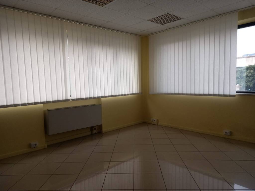 Palazzo / stabile a Caserta in Viale Enrico Mattei, 28 - Foto 2