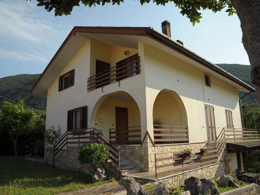 Villa a Ceccano in Via Spinetta - Foto 2