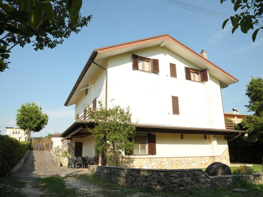 Villa a Ceccano in Via Spinetta - Foto 3