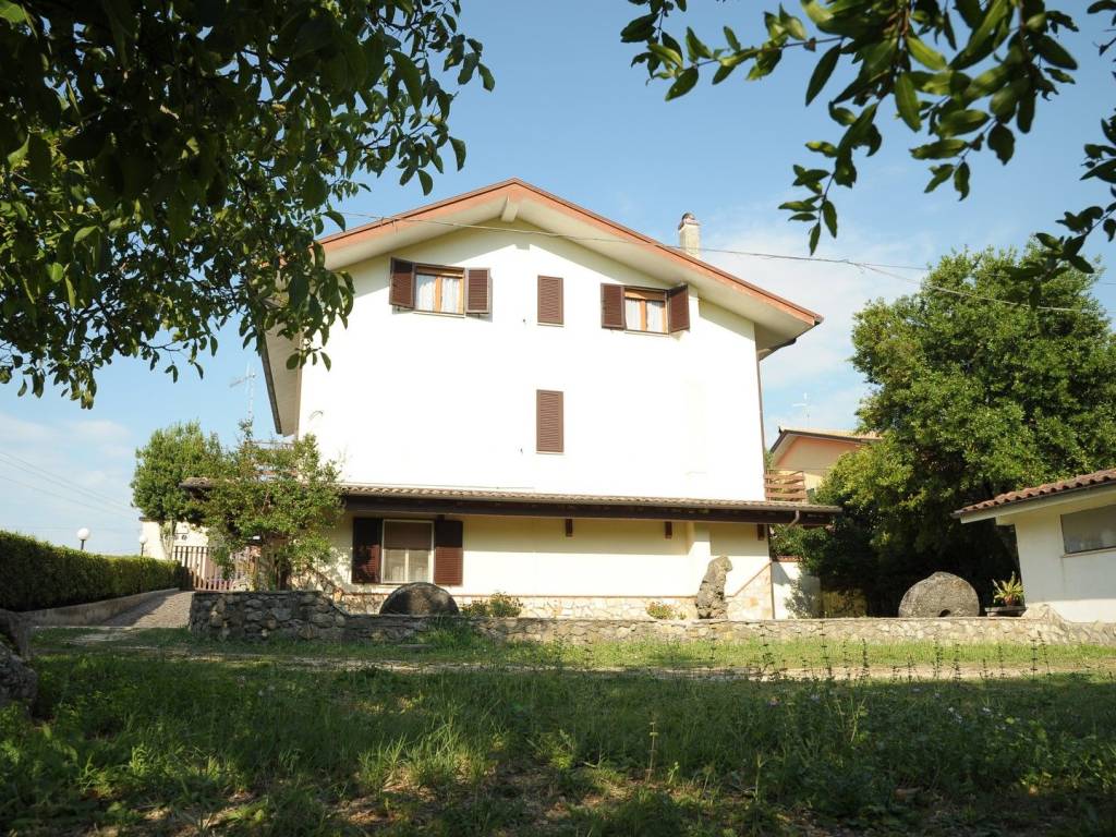 Villa a Ceccano in Via Spinetta - Foto 4