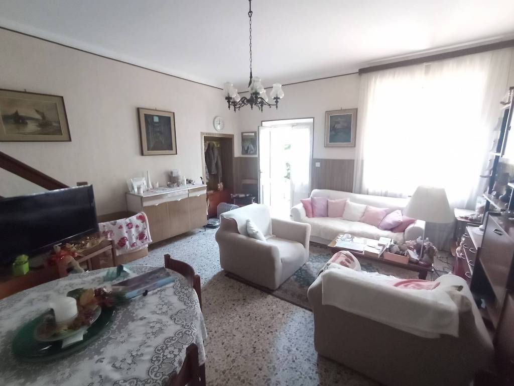 Casa indipendente a Bellinzago novarese in Via 24 Maggio - Foto 4