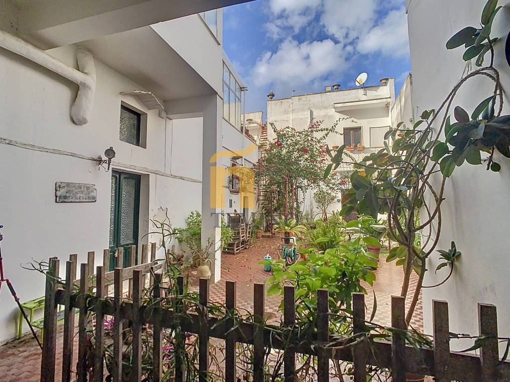 Palazzo / stabile a Copertino in Via Evangelista Menga - Foto 4