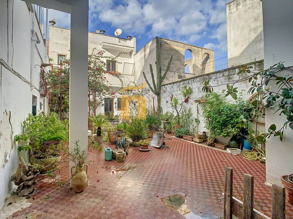 Palazzo / stabile a Copertino in Via Evangelista Menga - Foto 5