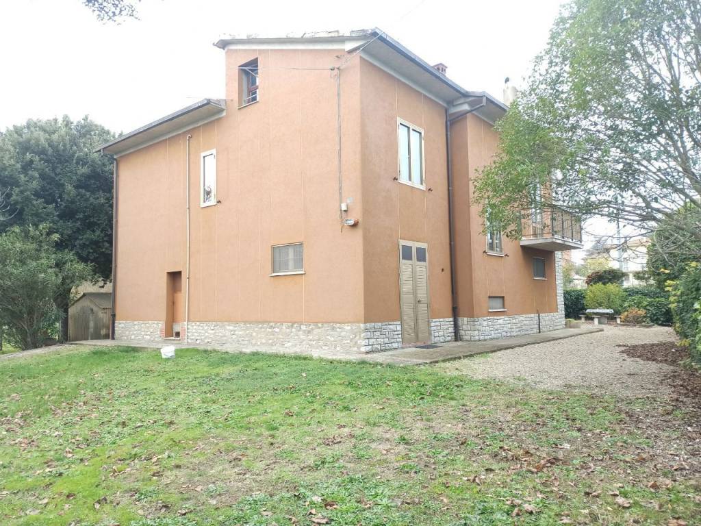 Villa a Castiglione del lago in Via Roma - Foto 2