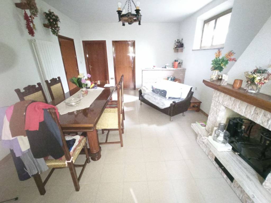 Villa a Castiglione del lago in Via Roma - Foto 4