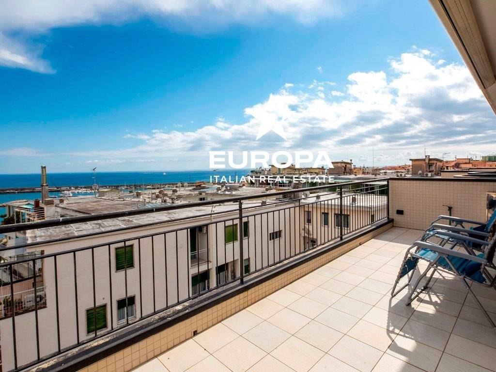 Attico / mansarda a Sanremo in Corso Giuseppe Garibaldi, 82 - Foto 3