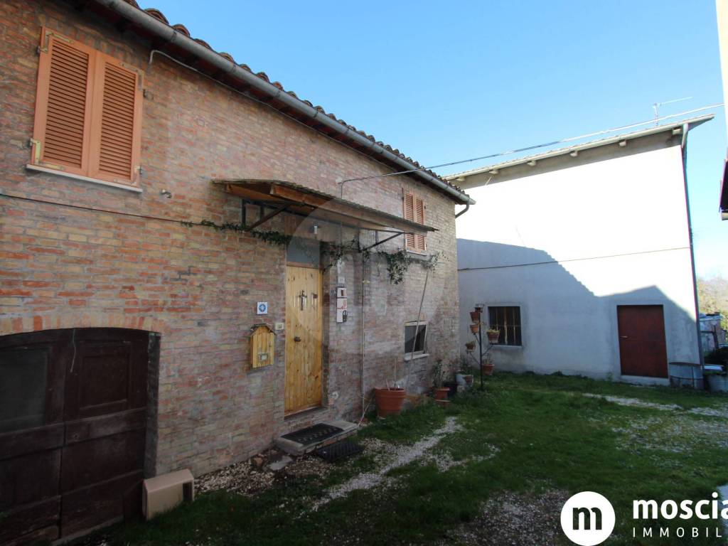 Casa indipendente a Matelica in Via Piane, 76 - Foto 2