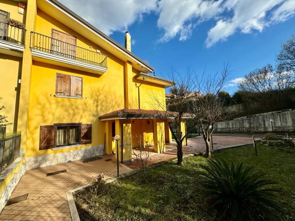 Villa a Avellino in Contrada Sant'Eustacchio - Avellino - Foto 3