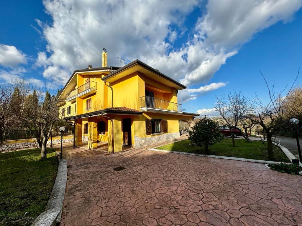 Villa a Avellino in Contrada Sant'Eustacchio - Avellino - Foto 4
