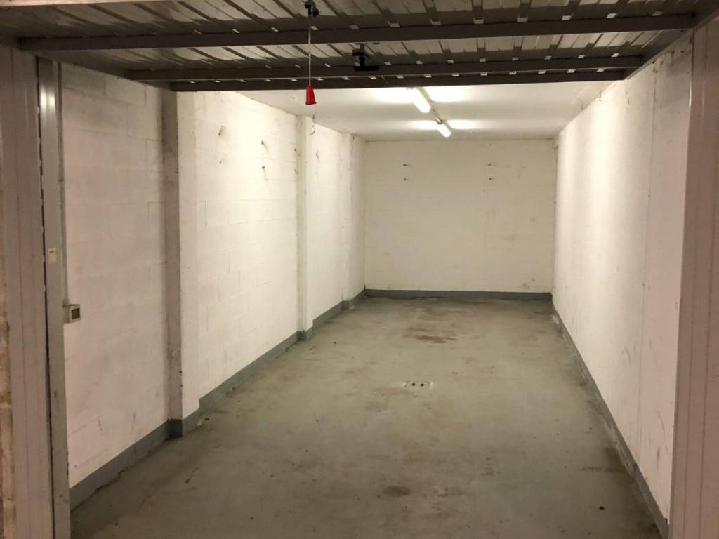 Box / garage a Caronno pertusella in Via Alessandro Manzoni, 600 - Foto 2