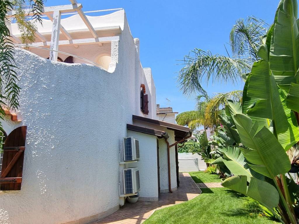Villa a San felice circeo in Piazza John Fitzgerald Kennedy, 9 - Foto 2