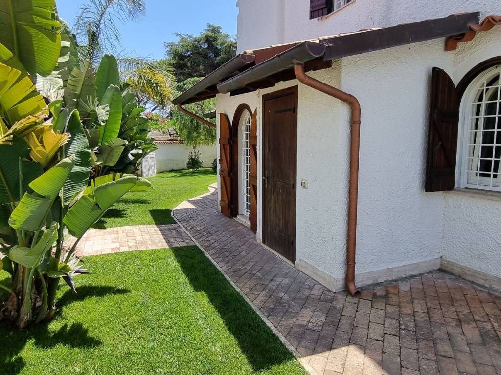 Villa a San felice circeo in Piazza John Fitzgerald Kennedy, 9 - Foto 4