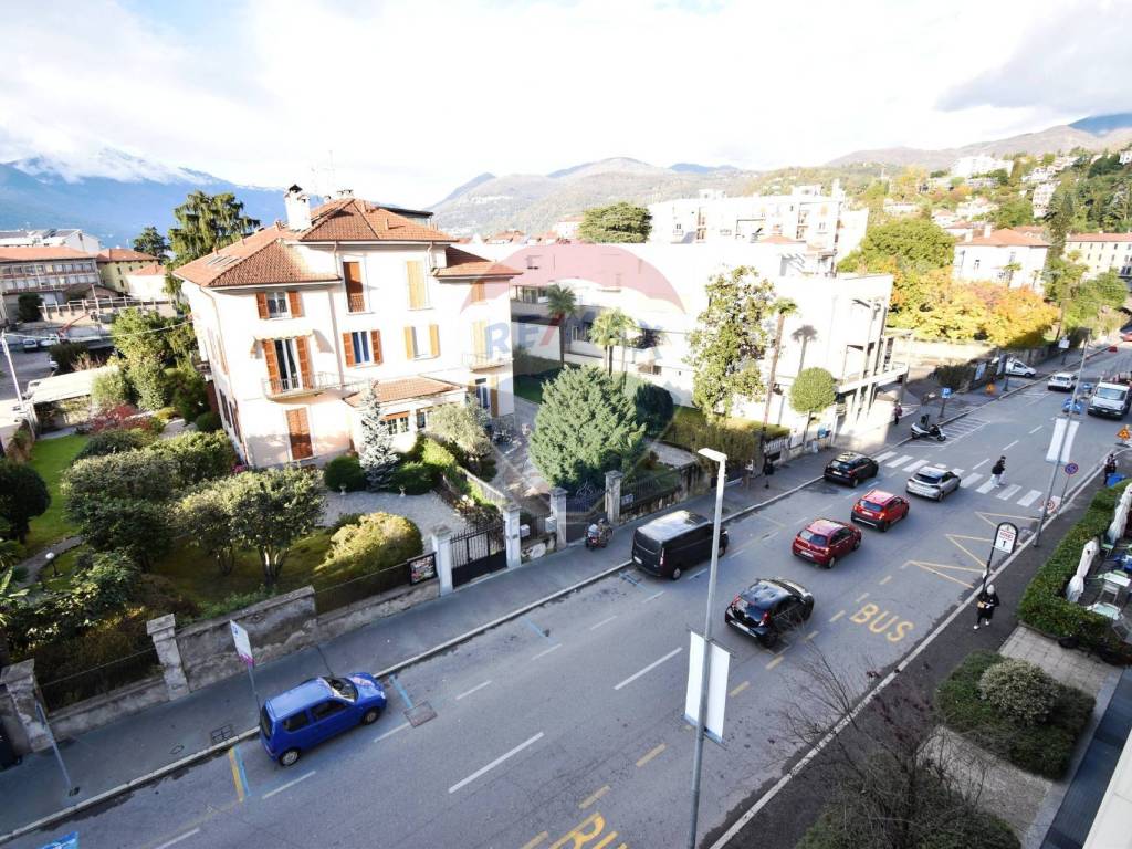 Immobile a Luino in via 25 aprile, 31 - Foto 2