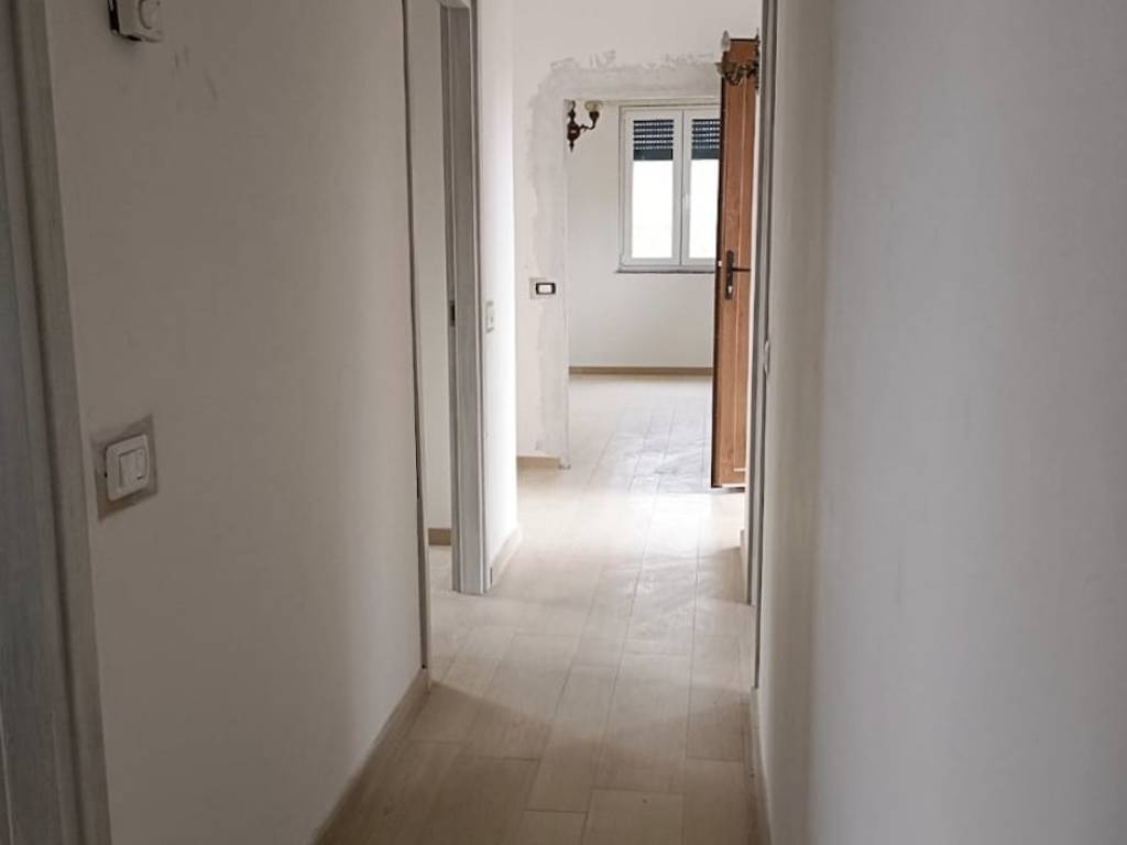 Appartamento a Brebbia in Via Monte Santo, 3 - Foto 2