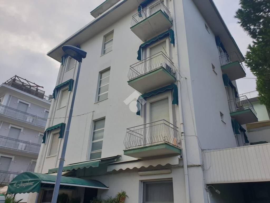 Palazzo / stabile a Rimini in Viale Don Giovanni Minzoni, 9 - Foto 2