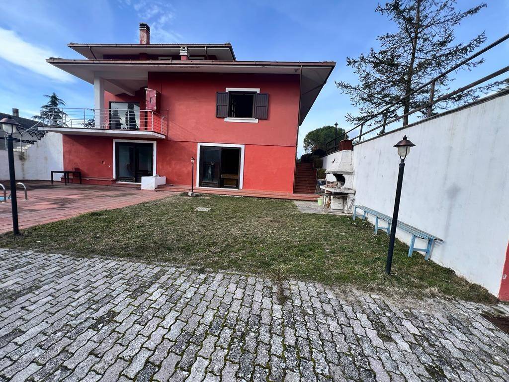 Villa a Avezzano in Via Massa D'Albe - Foto 3