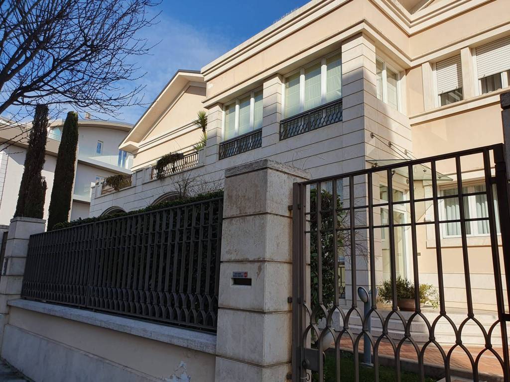 Villa a Avezzano in Via Armando Diaz - Foto 3