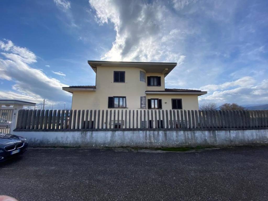 Villa a Avezzano in Via B. Ranieri - Foto 2