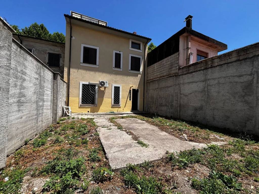 Villa a Avezzano in Via Roma S.N.C. - Foto 2